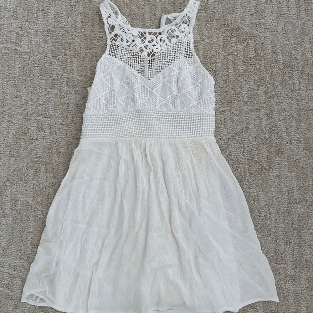 Lace crotchet white dress. Causal cute!